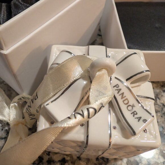 Pandora 2016 hidden gift ornament with box - Picture 1 of 5